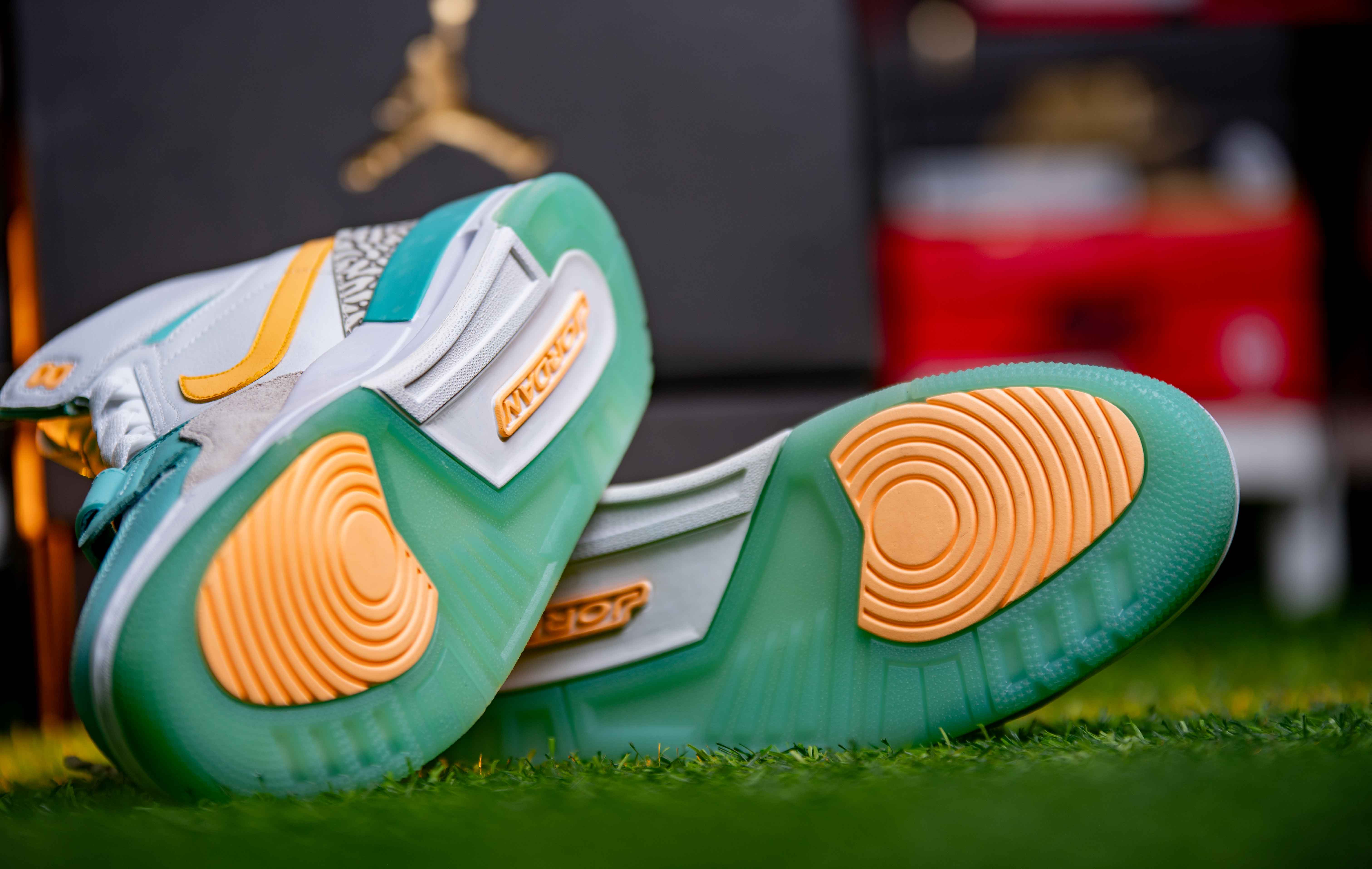 Air Jordan Wite and Green